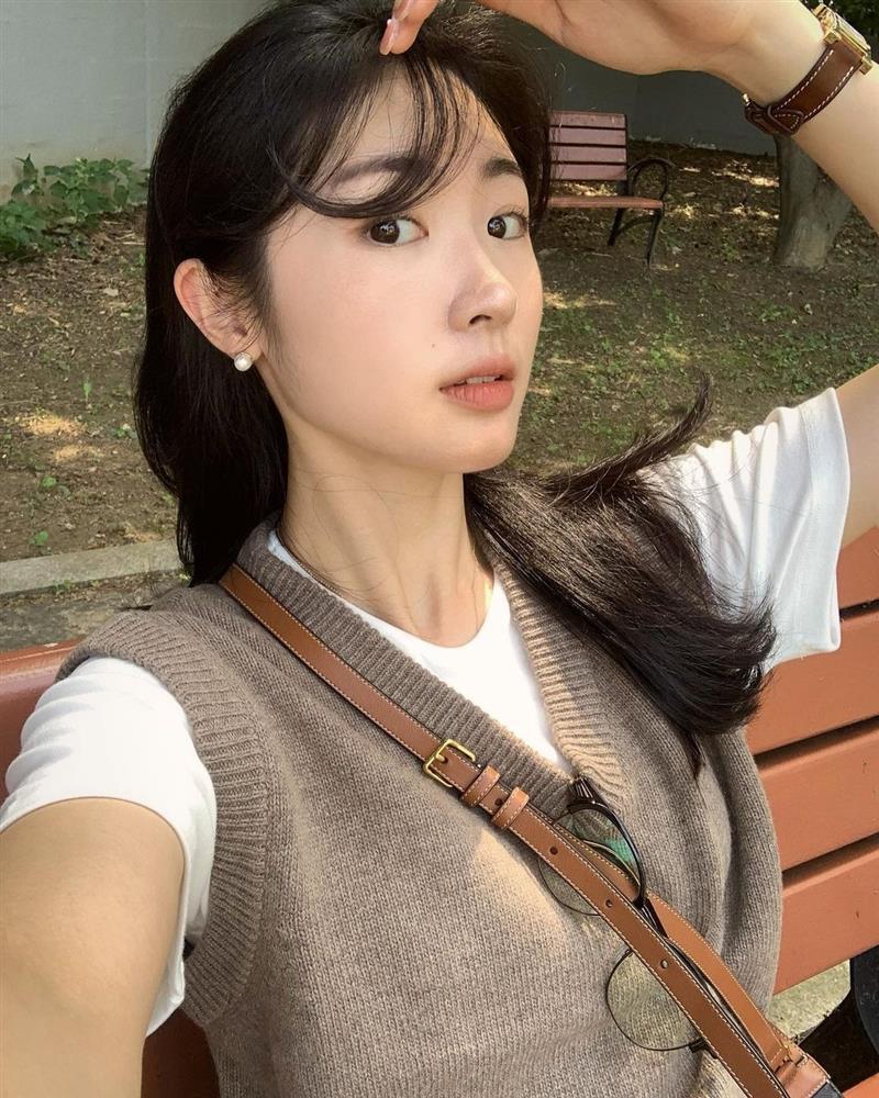 5 kiểu áo trẻ trung mà vẫn thanh lịch chị em ngoài 30 nên sở hữu-5