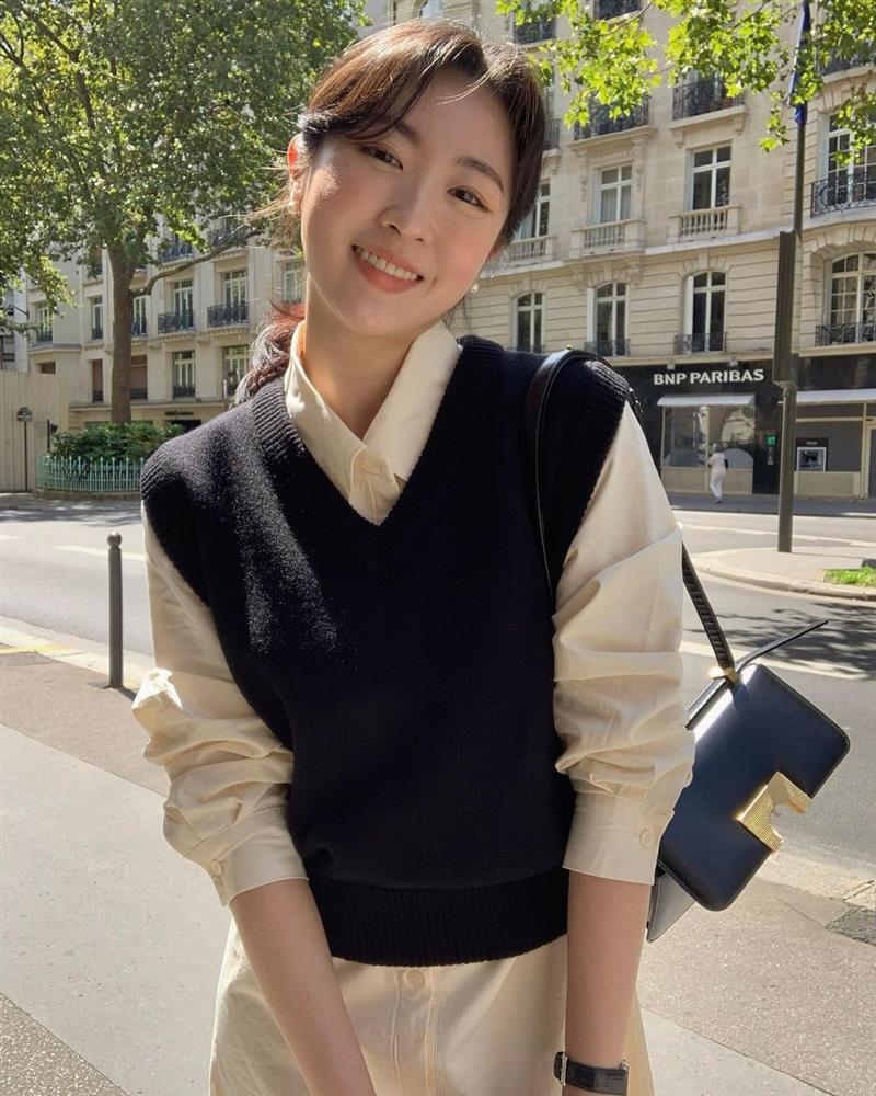 5 kiểu áo trẻ trung mà vẫn thanh lịch chị em ngoài 30 nên sở hữu-1