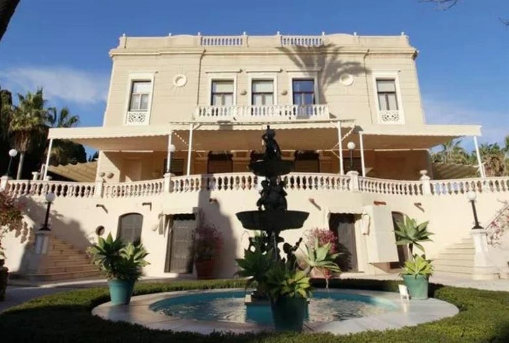 Người phụ nữ chi 7,6 tỷ đồng tổ chức tiệc ly hôn trong biệt thự xa hoa-2