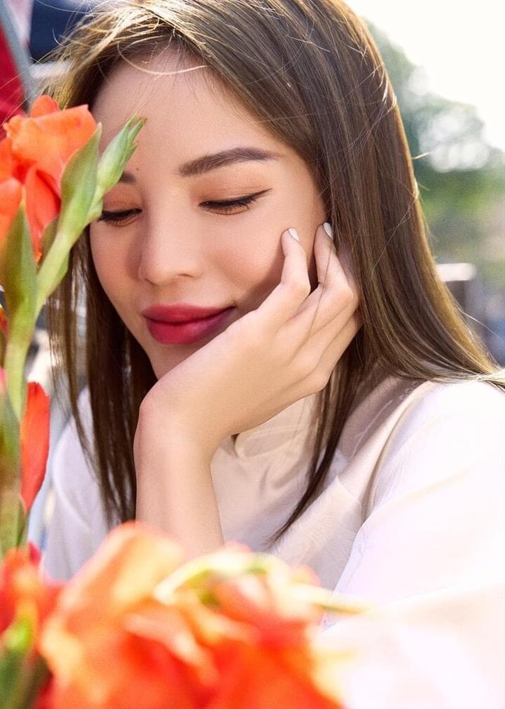 Hoa hậu Kỳ Duyên diện áo dài trắng, e ấp khoe vẻ đẹp xuân thì-3