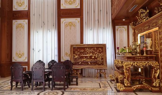 Đại gia miền Tây đổ trăm tỷ xây dinh thự cho giúp việc ở, bản thân ra nằm nhà tranh vách lá, lý do đặc biệt-4