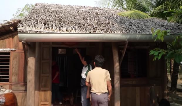 Đại gia miền Tây đổ trăm tỷ xây dinh thự cho giúp việc ở, bản thân ra nằm nhà tranh vách lá, lý do đặc biệt-11