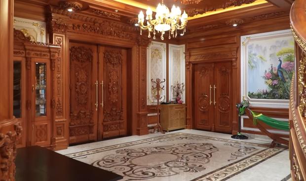 Đại gia miền Tây đổ trăm tỷ xây dinh thự cho giúp việc ở, bản thân ra nằm nhà tranh vách lá, lý do đặc biệt-8