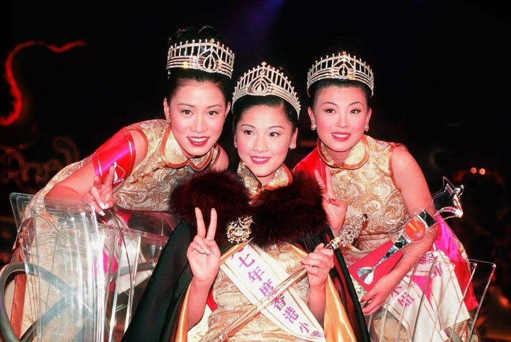 Sắc vóc tuổi 50 của Hoa hậu Hong Kong vừa nghỉ Tết ở Việt Nam-2