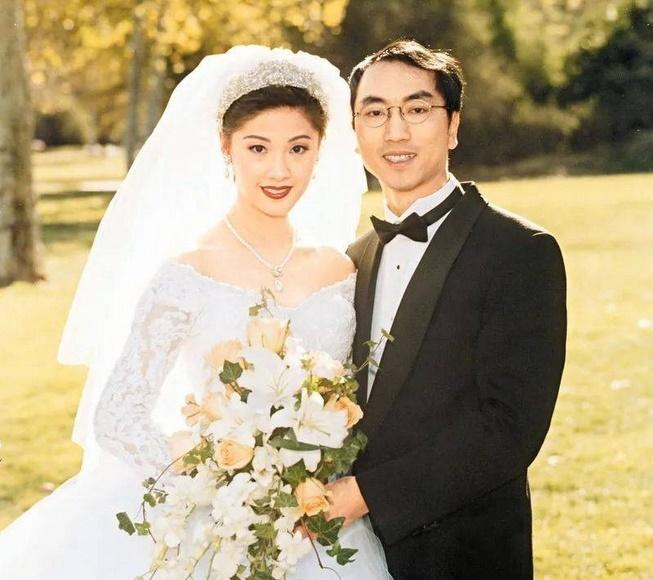 Sắc vóc tuổi 50 của Hoa hậu Hong Kong vừa nghỉ Tết ở Việt Nam-3