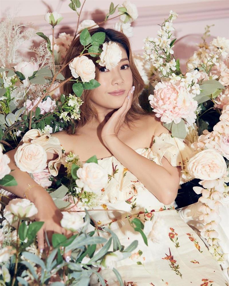 Sắc vóc tuổi 50 của Hoa hậu Hong Kong vừa nghỉ Tết ở Việt Nam-6