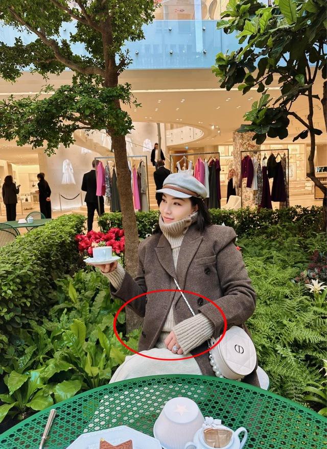 Quỳnh Thư bị soi ra chi tiết đáng ngờ sau khi được cầu hôn-3