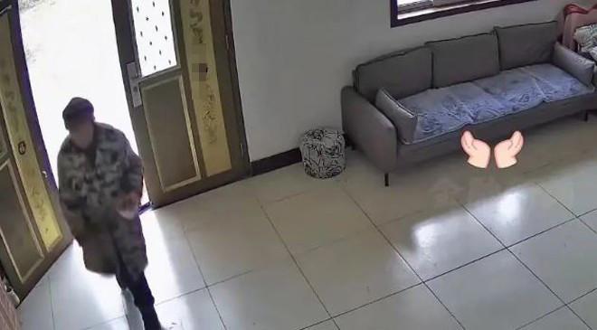 Bố mẹ qua đời, con gái về quê ăn Tết bật khóc vì hành động của hàng xóm-1