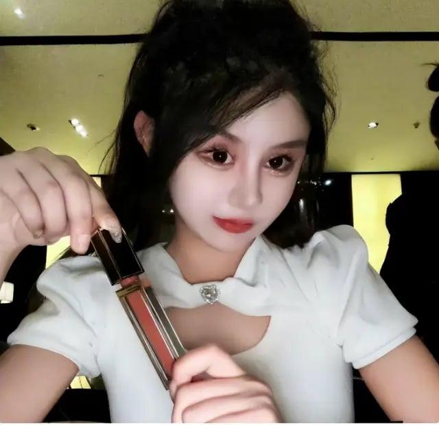 Phẫu thuật quá độ, cô gái nghiện làm đẹp từ năm 13 tuổi vô cùng hối hận vì quyết định bản thân-1