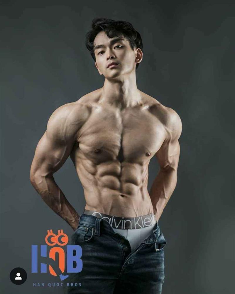 Bạn trai tin đồn Hương Giang sở hữu body đá tảng, múi bụng socola nhờ hít đất 1000 cái-2