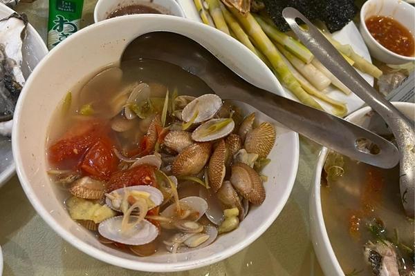 16 người ăn hết gần 12 triệu đồng tiền hải sản ở Hạ Long có chặt chém?-3