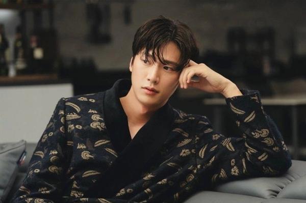 Mỹ nam cao 1,89m, lạnh lùng và si tình trong Đi Mà Lấy Chồng Tôi-4