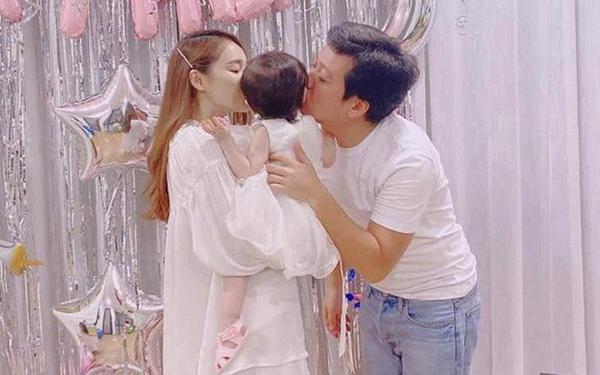 Loạt sao Việt tích cực khoe ảnh con nhưng vẫn quyết tâm giấu kín diện mạo-4