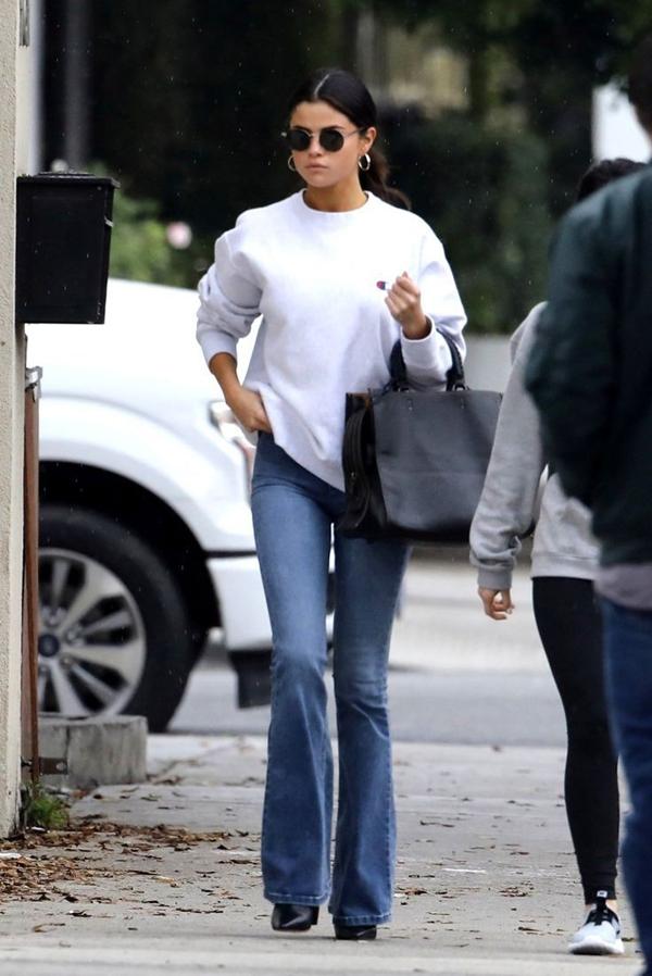 3 mẫu quần jeans tôn dáng làm nên phong cách sành điệu của Selena Gomez-5
