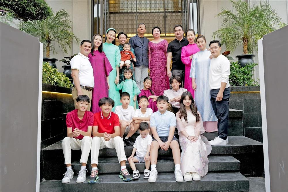 Cường Đô La khoe ảnh đại gia đình đầu xuân-7