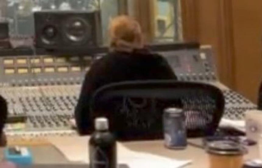 Rò rỉ ảnh Rosé xuất hiện tại phòng thu cho album solo nhưng netizen đồng loạt đòi xóa vì 1 lý do?-4