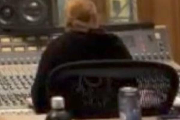 Chuyện hi hữu diễn ra tại lễ trao giải khiến dàn nghệ sĩ ngượng ngùng bịt mũi-4