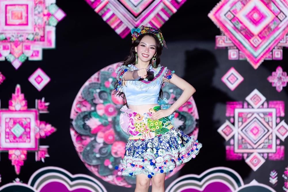 Fan tranh luận trang phục của Mai Phương ở Hoa hậu Thế giới-1