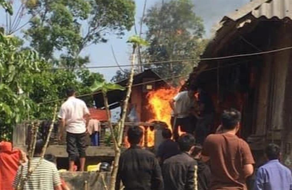 Xin tiền bố mẹ mua xe không được, nam thanh niên phóng hỏa đốt nhà-1