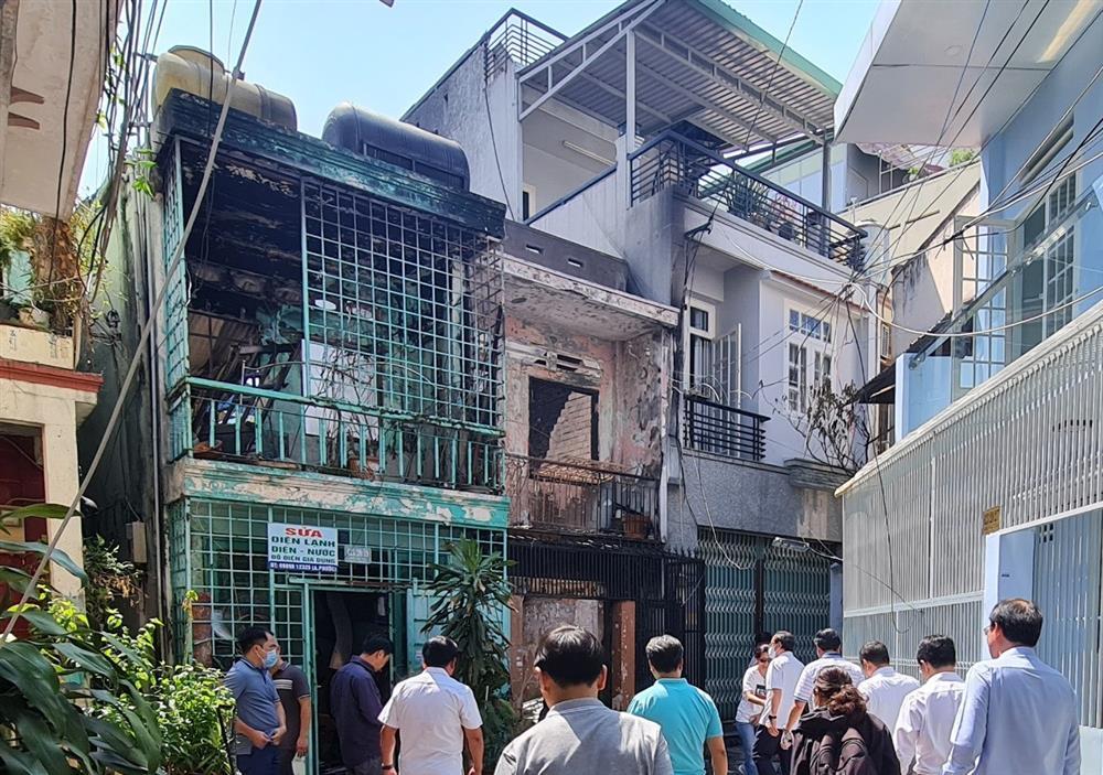 Vụ cháy 4 người chết ở TP.HCM: Hàng xóm kể phút tháo chạy vì nhà đổ sập-1