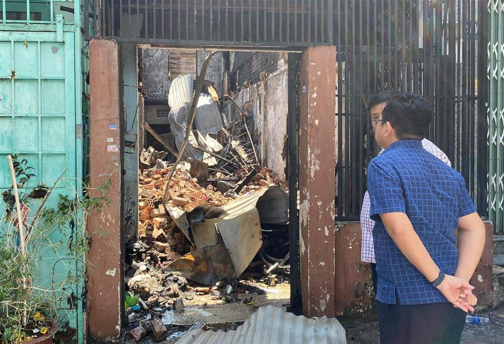 Vụ cháy 4 người chết ở TP.HCM: Hàng xóm kể phút tháo chạy vì nhà đổ sập-2