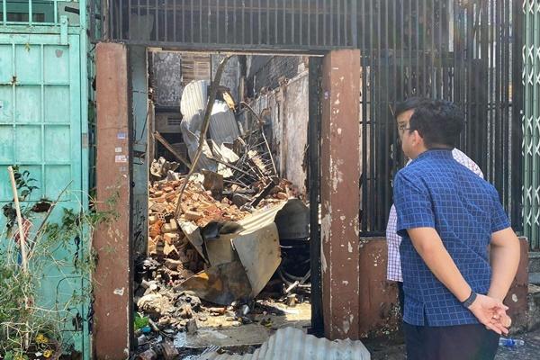 Cầu 40 năm tuổi sập khi xe chở cát đi qua-2