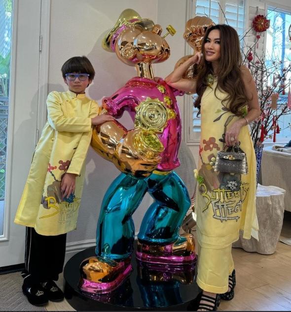 Nữ tỷ phú Mỹ gốc Việt cho con trai đập heo đất tiết kiệm sau Tết, số tiền khiến ai cũng choáng váng-5