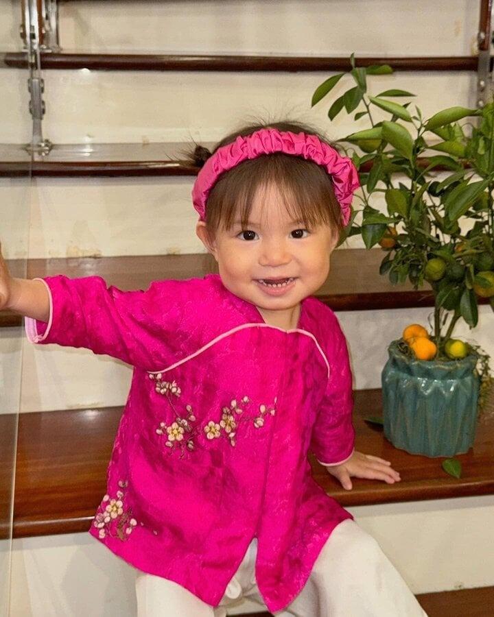 Bé Pam hot nhất mạng xã hội dịp Tết, mỗi ngày một bộ áo dài-12