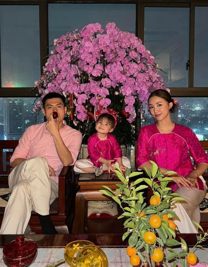 Bé Pam hot nhất mạng xã hội dịp Tết, mỗi ngày một bộ áo dài-13