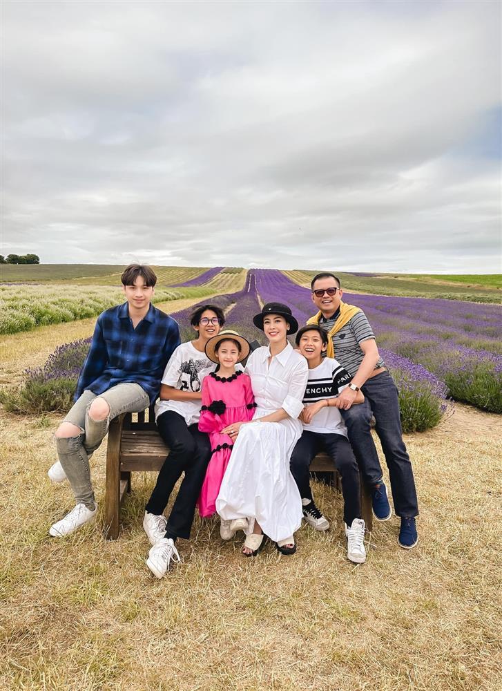 2 hoa hậu tuổi Rồng: Xinh đẹp, giàu có hạnh phúc bên chồng viên mãn-3