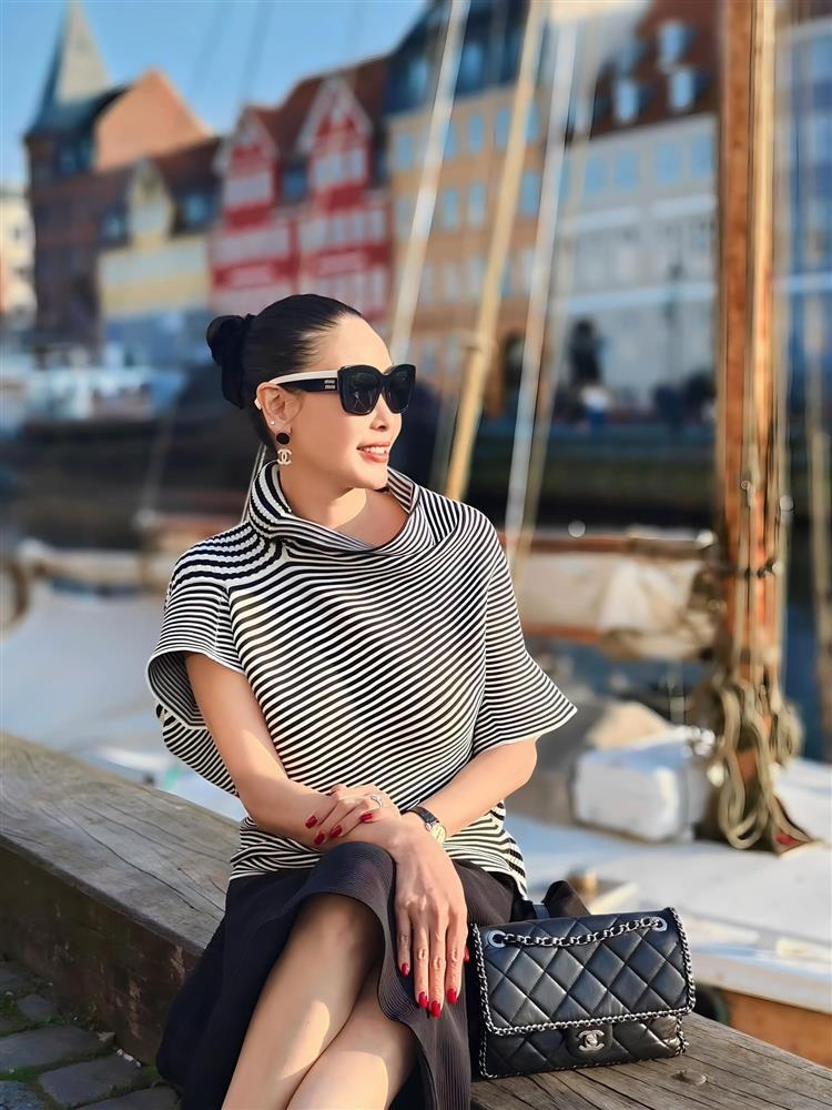 2 hoa hậu tuổi Rồng: Xinh đẹp, giàu có hạnh phúc bên chồng viên mãn-14