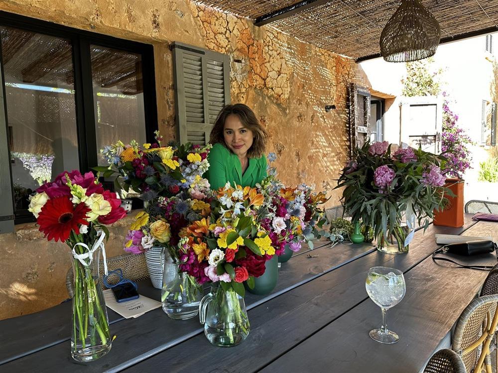 2 hoa hậu tuổi Rồng: Xinh đẹp, giàu có hạnh phúc bên chồng viên mãn-21