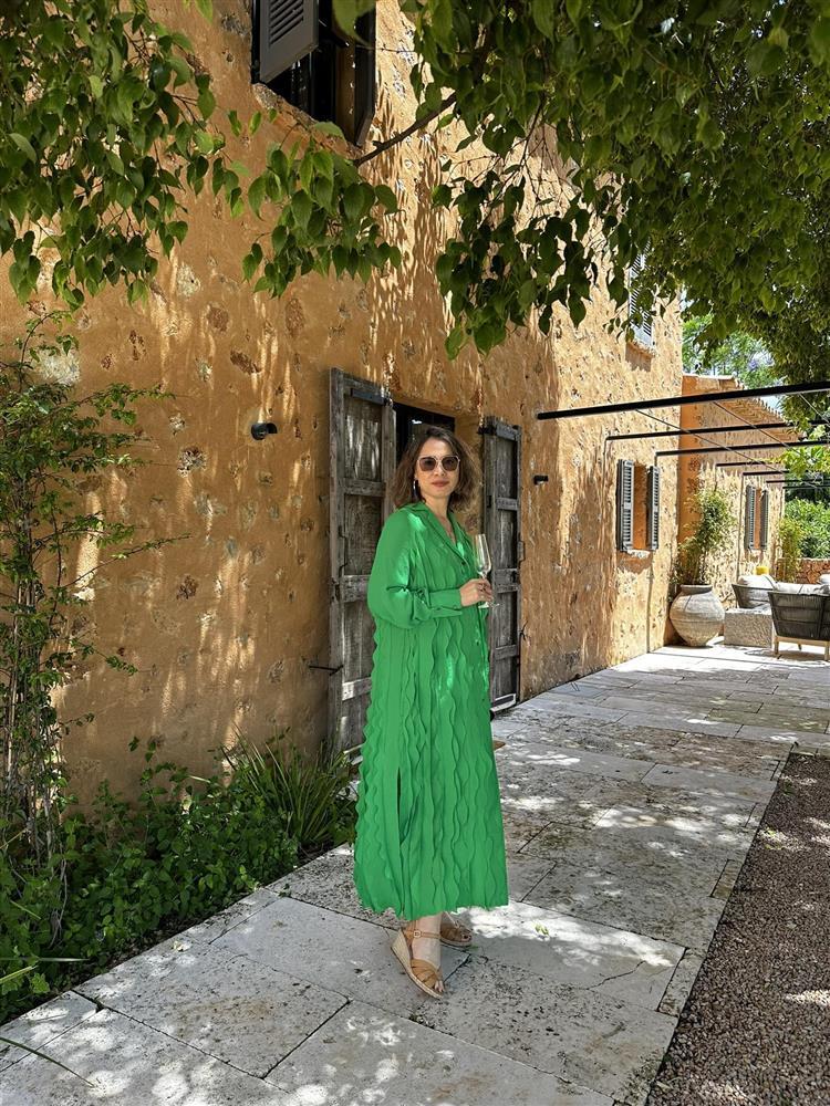 2 hoa hậu tuổi Rồng: Xinh đẹp, giàu có hạnh phúc bên chồng viên mãn-24