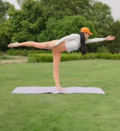 Bom gợi cảm gốc Việt Chung Lệ Đề U60 ăn kiêng để có body đẹp đầy đặn, khỏe khoắn-4