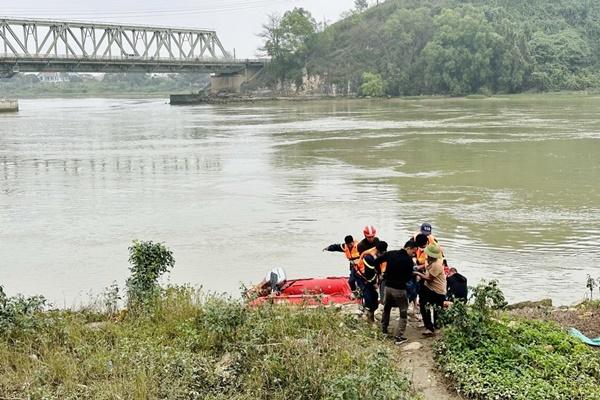 Tìm thấy thi thể nữ giáo viên mầm non nghi nhảy cầu Hiền Lương tự tử-2