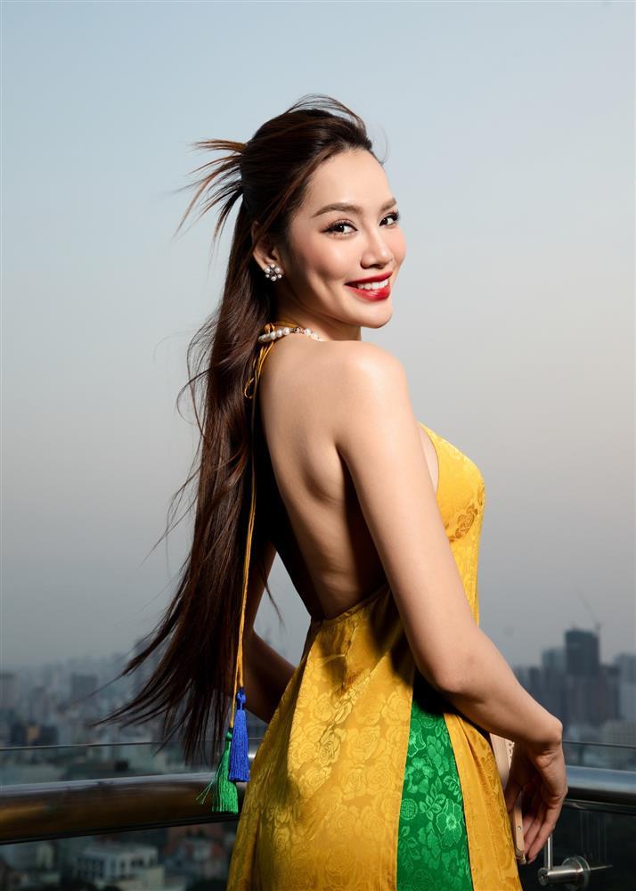 Lê Hoàng Phương chăm mặc cắt xẻ, xuyên thấu ở tuổi U30-4