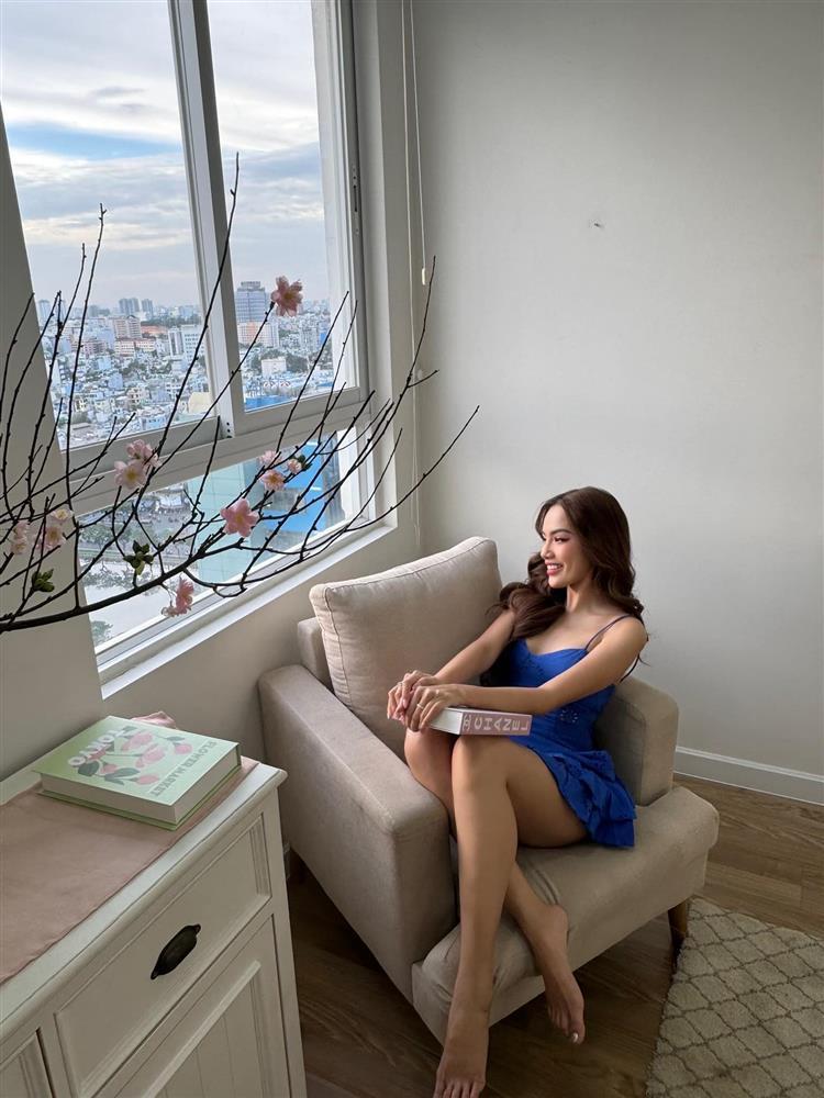 Lê Hoàng Phương chăm mặc cắt xẻ, xuyên thấu ở tuổi U30-6