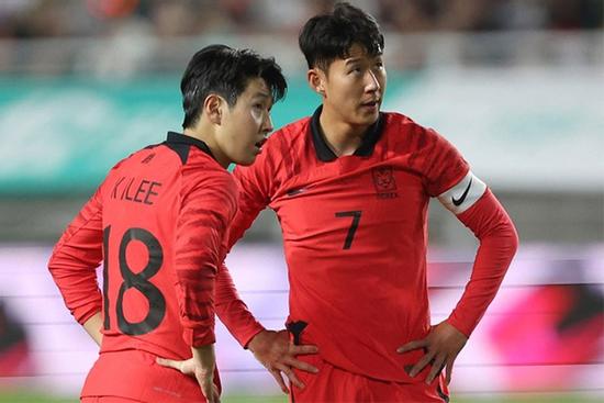 Son Heung-min và Lee Kang-in bị thầy cũ ví là 'những kẻ phá hoại'