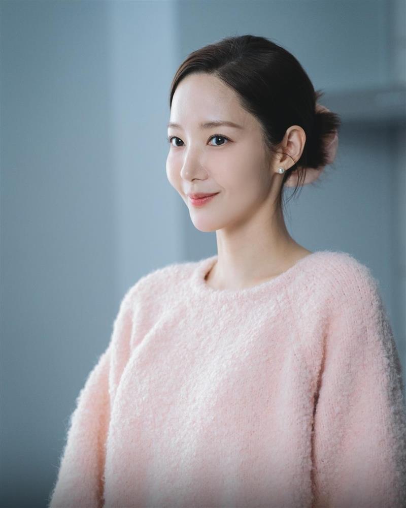 Dường như đến chiếc scrunchies cũng thể hiện được sự thay đổi của phú bà Park Min Young-3