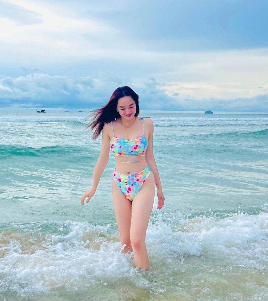 Kaity Nguyễn mê váy ôm, áo ống khoe body đẹp như tranh-4