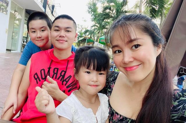 Những sao nữ Vbiz ôm theo con riêng đi lấy chồng vẫn được cưng như trứng, bố dượng thương như con ruột-4