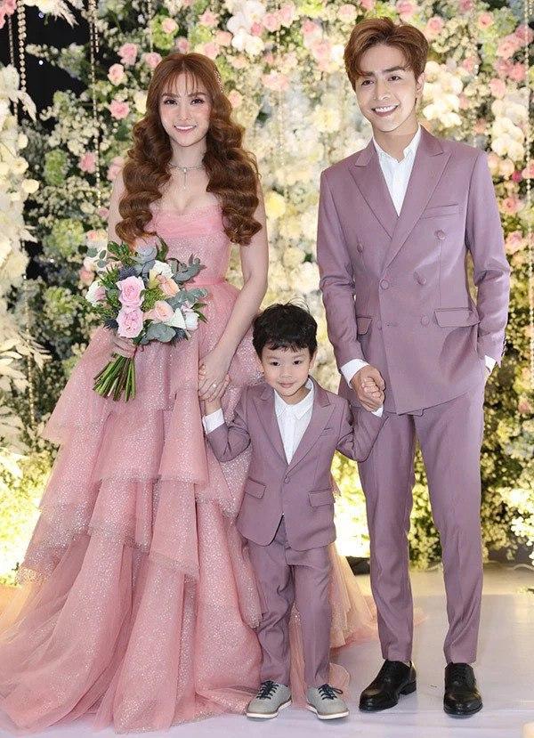 Những sao nữ Vbiz ôm theo con riêng đi lấy chồng vẫn được cưng như trứng, bố dượng thương như con ruột-8