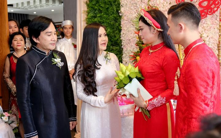 Vợ kém 11 tuổi gọi Kim Tử Long là chú, hé lộ cách cư xử với con riêng của chồng-3