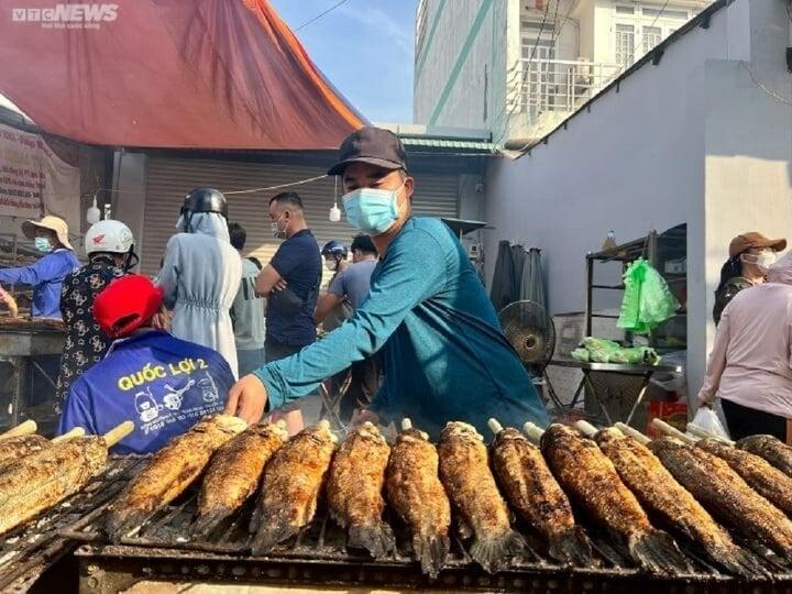 Vì sao mâm cúng vía thần Tài của người miền Nam luôn có cá lóc nướng?-2