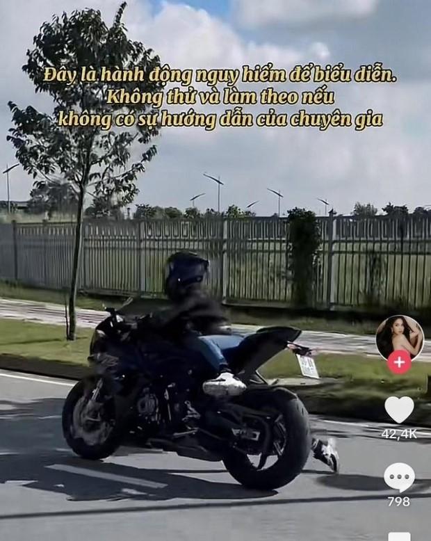 Ngọc Trinh ngậm ngùi chia sẻ tình trạng những vết thương sau 4 tháng gặp tai nạn lái xe mô tô-4