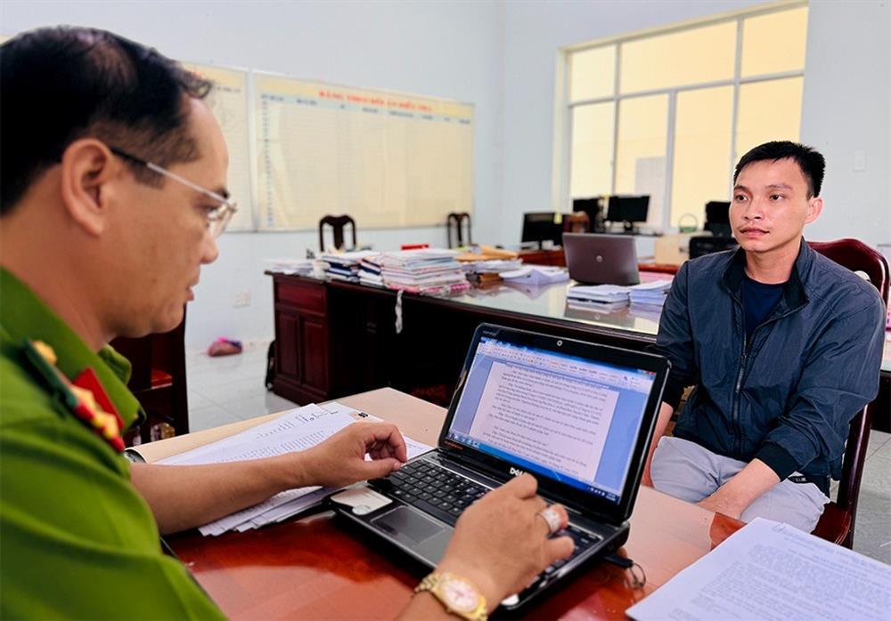 Tạm giữ thanh niên trộm xe máy của đồng nghiệp mang đi cầm cố-2