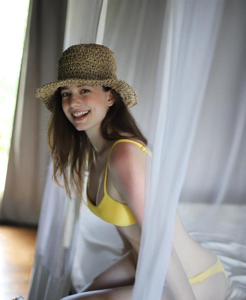 Tiên nữ Đông Âu uốn dẻo mỗi ngày để có body trông mòn con mắt-2