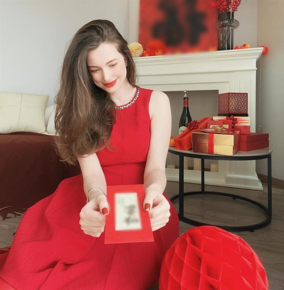 Tiên nữ Đông Âu uốn dẻo mỗi ngày để có body trông mòn con mắt-3