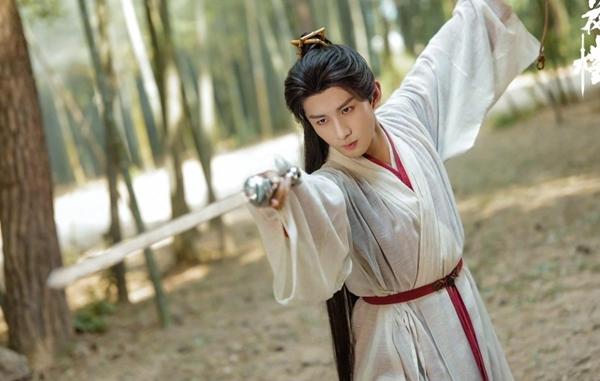 Xôn xao tin Thành Nghị bị công ty ép đóng Liên Hoa Lâu khi đang chấn thương-3