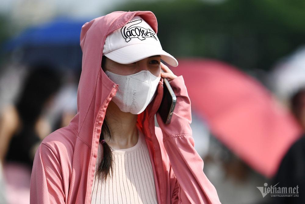 Thời tiết Hà Nội 3 ngày tới: Nắng như đầu mùa hè, nhiệt đến 33 độ-1